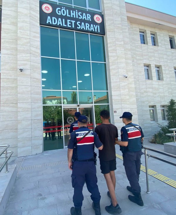 8 AYRI SUÇTAN 20 YIL HAPİS CEZASI OLAN KİŞİ YAKALANDI