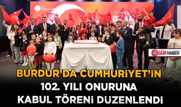 BURDUR'DA CUMHURİYET'İN 102. YILI ONURUNA KABUL TÖRENİ DÜZENLENDİ