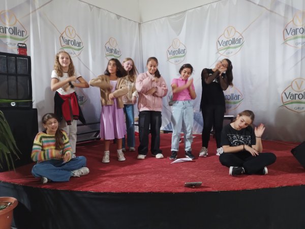 DEREN HOCA EĞİTİME VELİLERİ KAYNAŞTIRARAK DESTEK OLUYOR